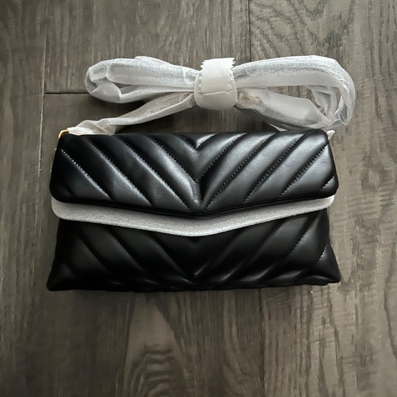 Quince Italian Leather Quilted Wallet Crossbody - Picture 5 of 7